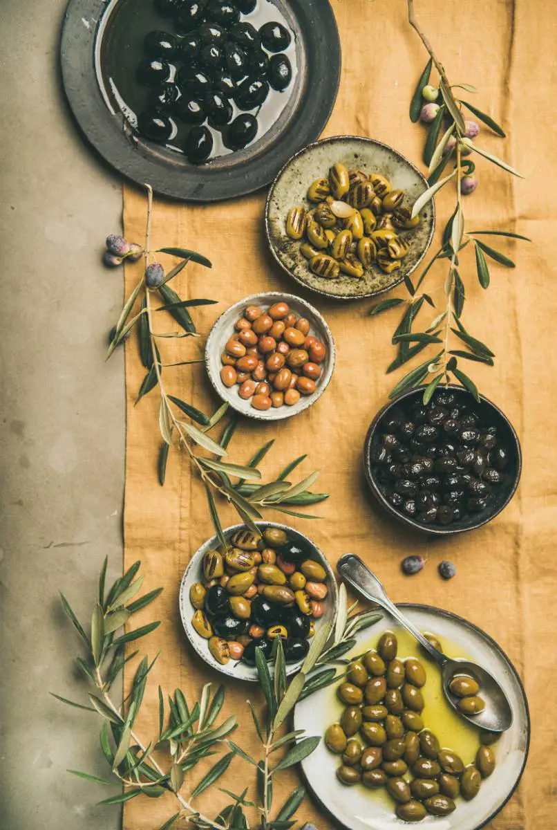 planche assiettes olives